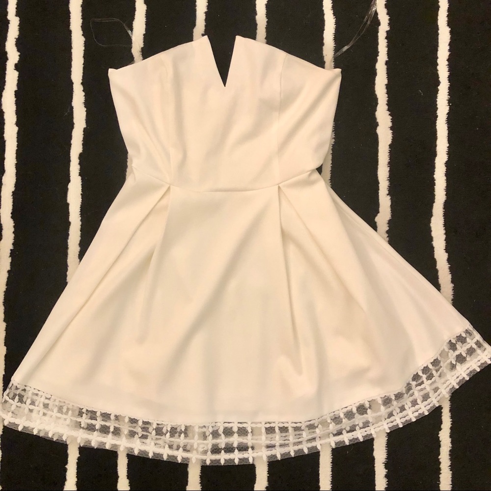 L’ATISE WHITE STRAPLESS DRESS WITH HEM DETAIL